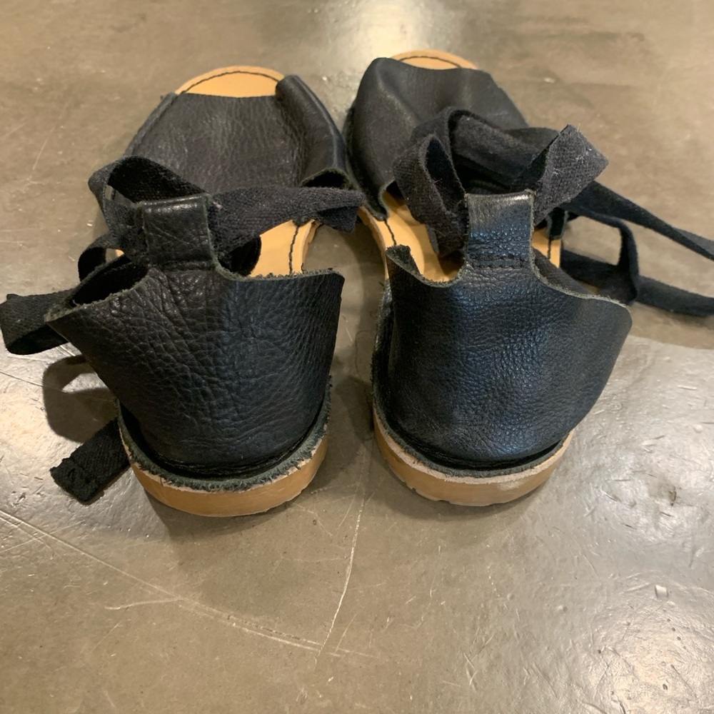 Black Leather Sandals/size 38/7.5 - Picture 7 of 12